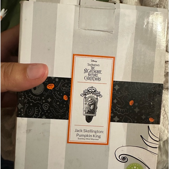 Scentsy Nightmare Before Christmas Warmer - Picture 1 of 2